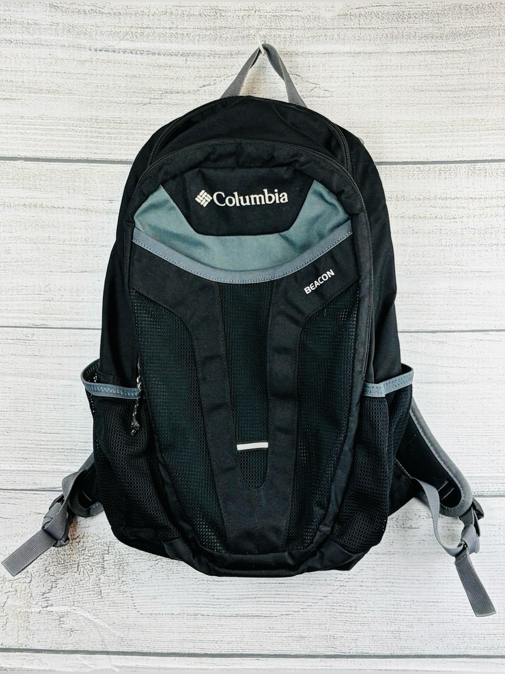 Columbia Beacon Hiking Backpack Medium Black Gray Nylon Adjustable Mesh Pockets